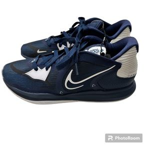 Nike Kyrie Sneakers NWT
